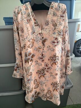entro Peach Floral V-Neck Tunic with Lace Trim